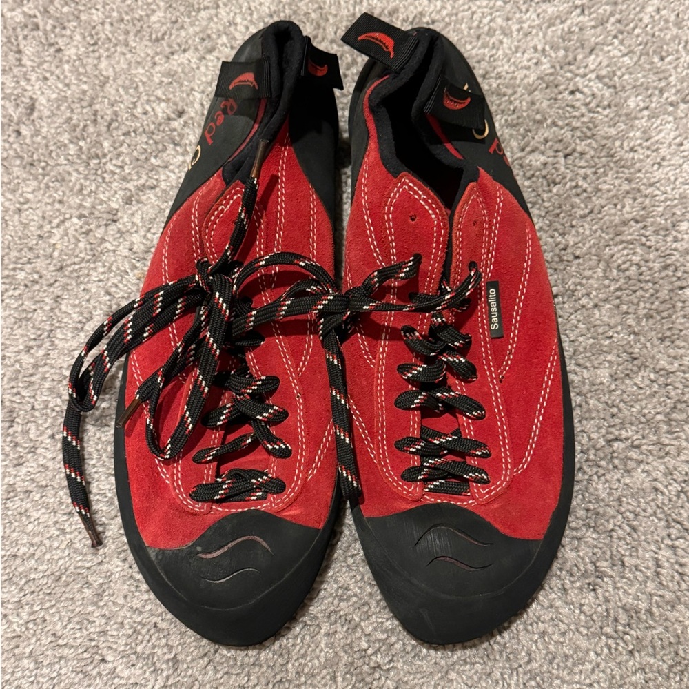 Women’s climbing shoes size 9